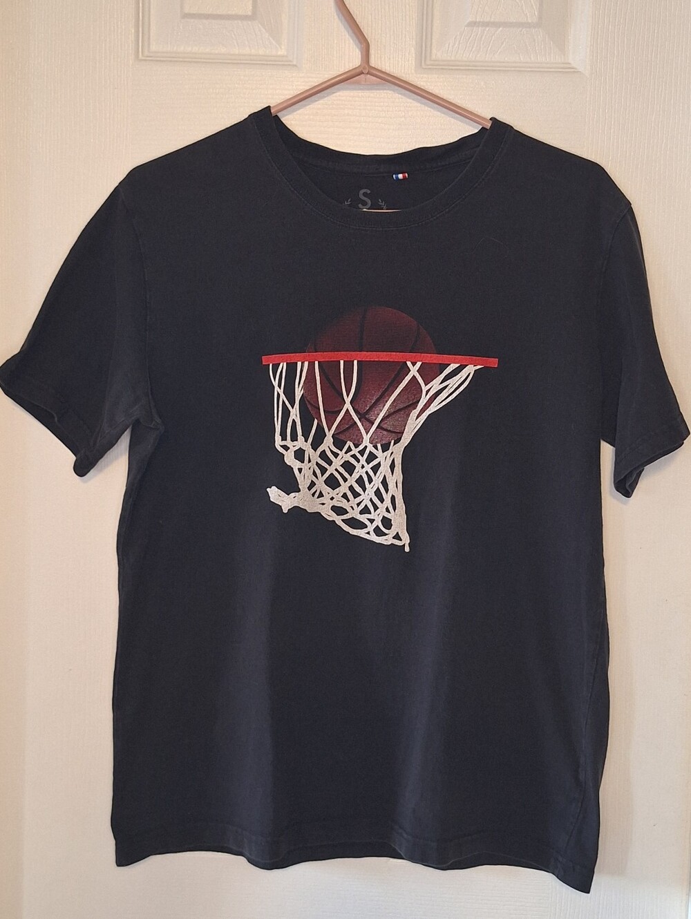 Men's Black Graphic Basketball Tee with Red Hoop